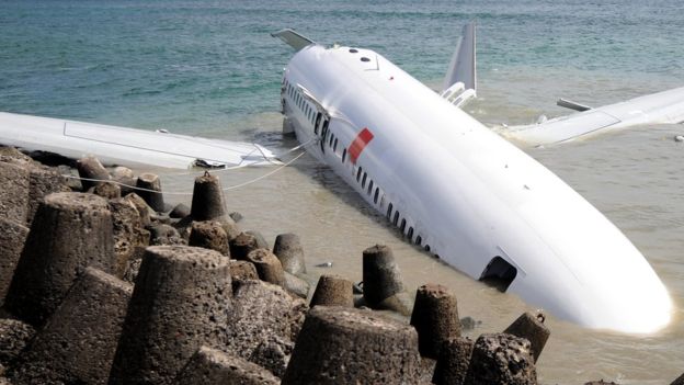 En 2013, este avión de Lion Air cayó en el mar. Hubo decenas de heridos pero no hubo muertos. SONNY TUMBELAKA/GETTY IMAGES