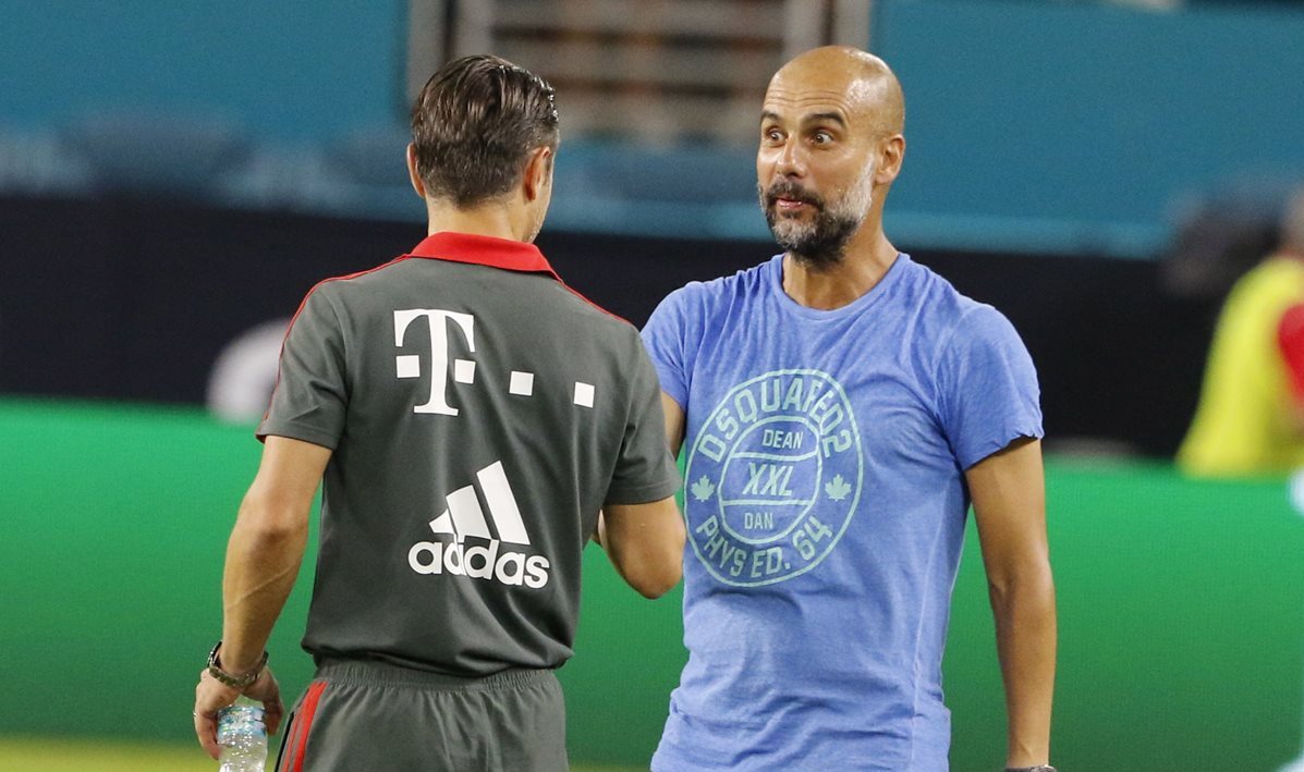 Guardiola saluda al técnico del Bayern Múnich, Niko Kovac, durante la International Champions Cup que se juega en Estados Unidos. (Foto Prensa Libre: EFE)