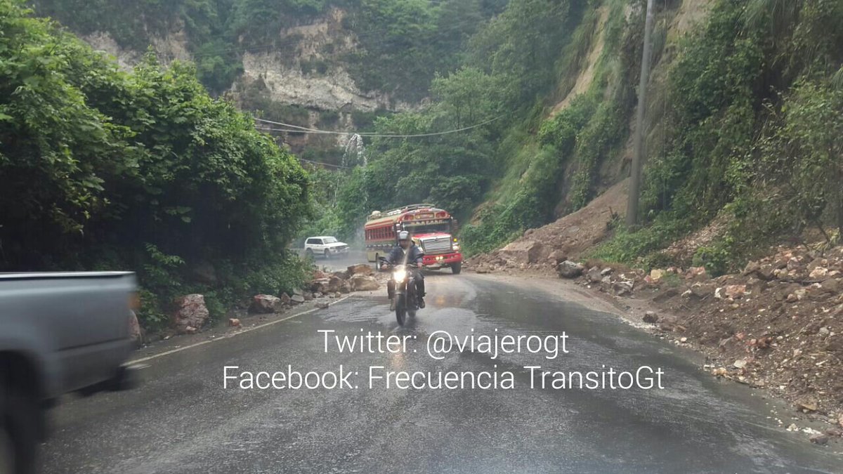 Derrumbe obstruye el paso en ruta Cito Zarco. (Foto Prensa Libre: @viajerogt)
