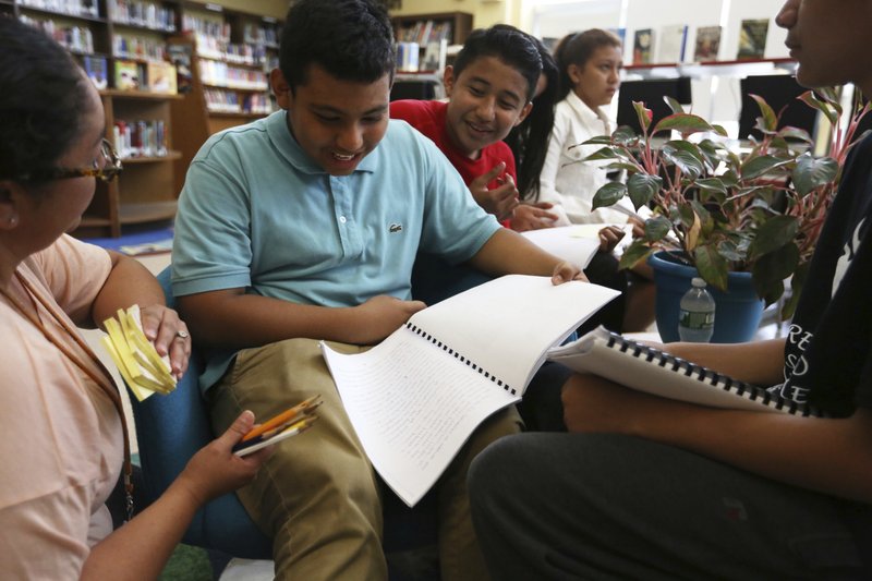Ervin Rivera es uno de los alumnos de sexto grado que escribió su historia como niño inmigrante en EE. UU.