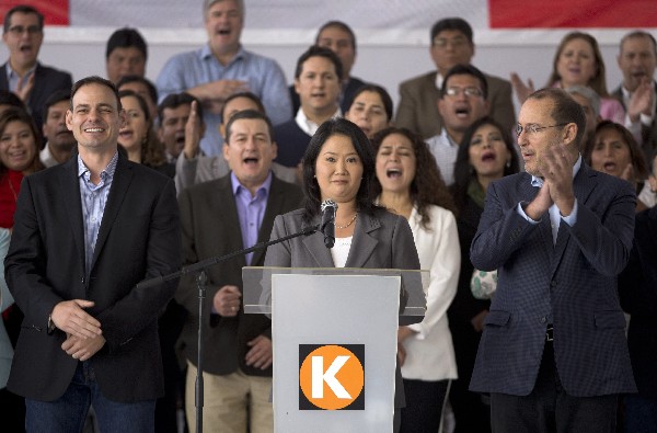 Keiko Fujimori reconoció la derrota frente el economista Pedro Pablo Kuczynski. (Foto Prensa Libre: AFP)