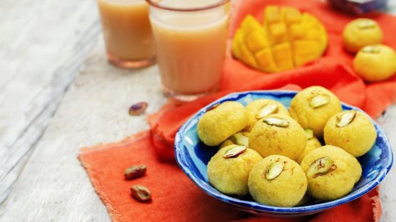 ¿Alguna vez te has preguntado por qué los mangos y los pistachos combinan tan bien? Sí, son primos. GETTY IMAGES