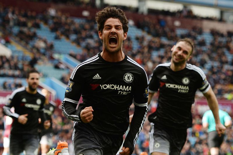 Pato celebra su primer gol con el equipo "blue". (Foto Prensa Libre: AFP)