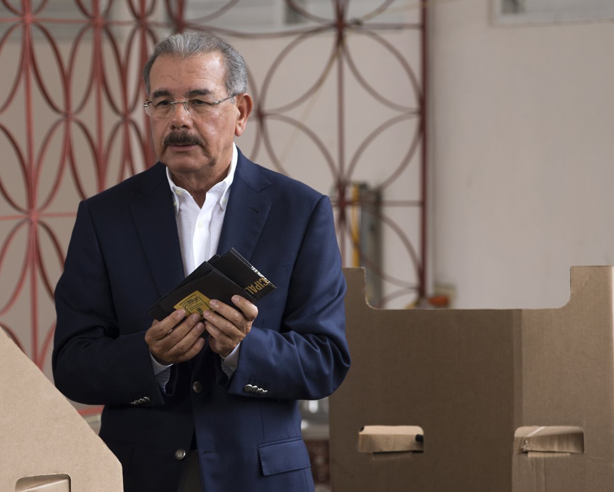 Danilo Medina, favorito a gobernar otros cuatro años República Dominicana. (Foto Prensa Libre: EFE).