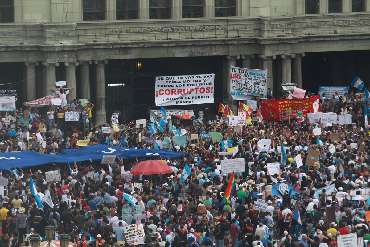 Las protestas del 2015 se efectuaron durante 20 sábados seguidos. (Foto Prensa Libre: Hemeroteca PL)