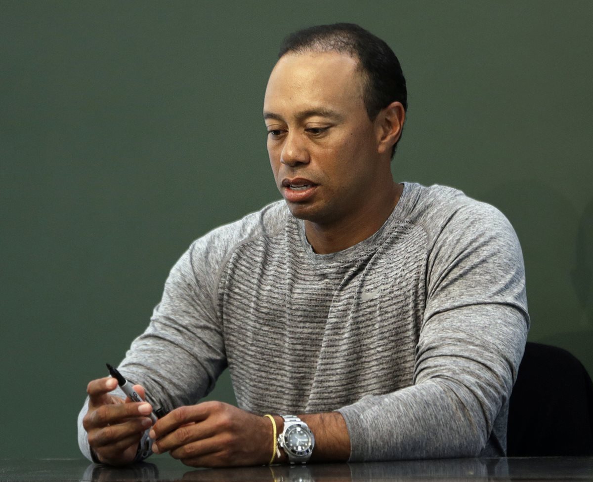 El golfista estadounidense Tiger Woods dio negativo en las pruebas de alcoholemia realizadas después de ser detenido. (Foto Prensa Libre: AP)