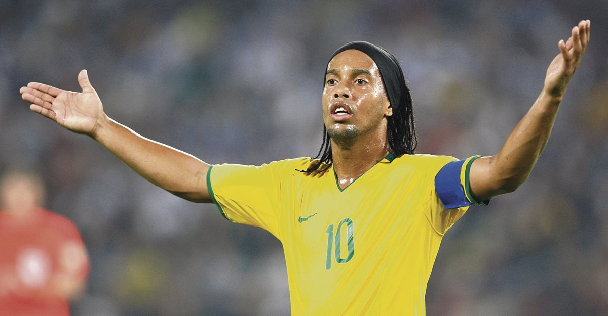 La figura brasileña Ronaldinho Gaúcho participará en un duelo amistoso en Honduras entre el Motagua y el Real España. (Foto Prensa Libre: AP)