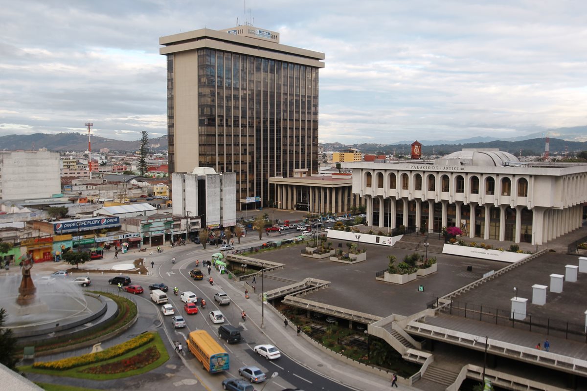 El ministerio de Finanzas ha emitido bonos para pagar los compromisos del Estado. (Foto Prensa Libre: ROSANA ROJAS)