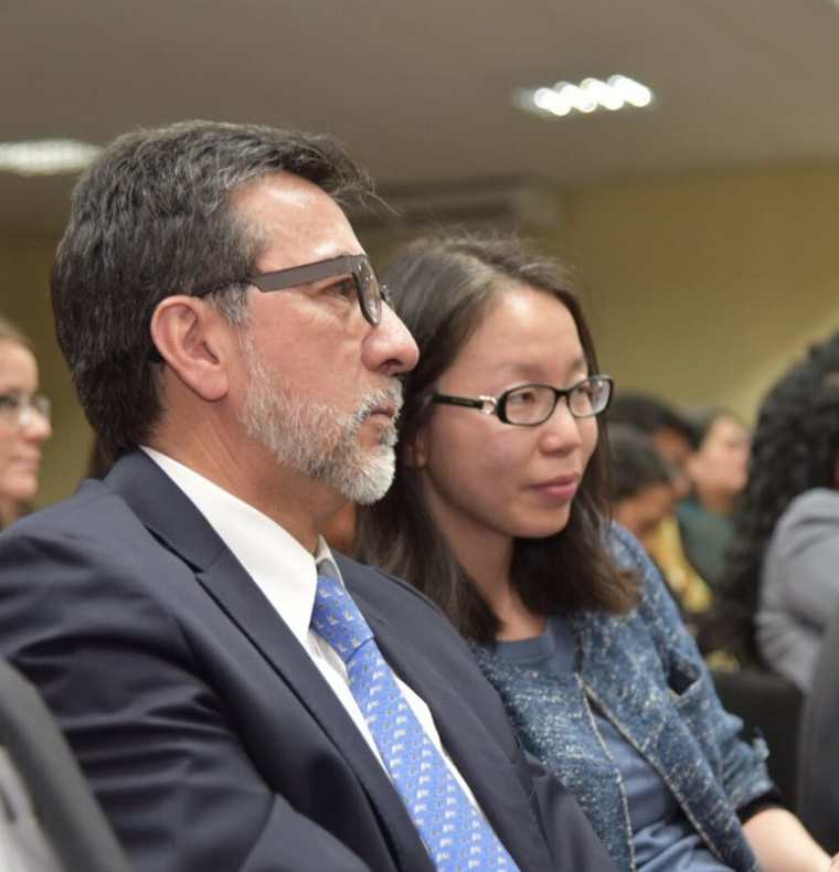 El embajador Luis Arreaga en la sala de audiencias. (Foto Prensa Libre: Paulo Raquec).