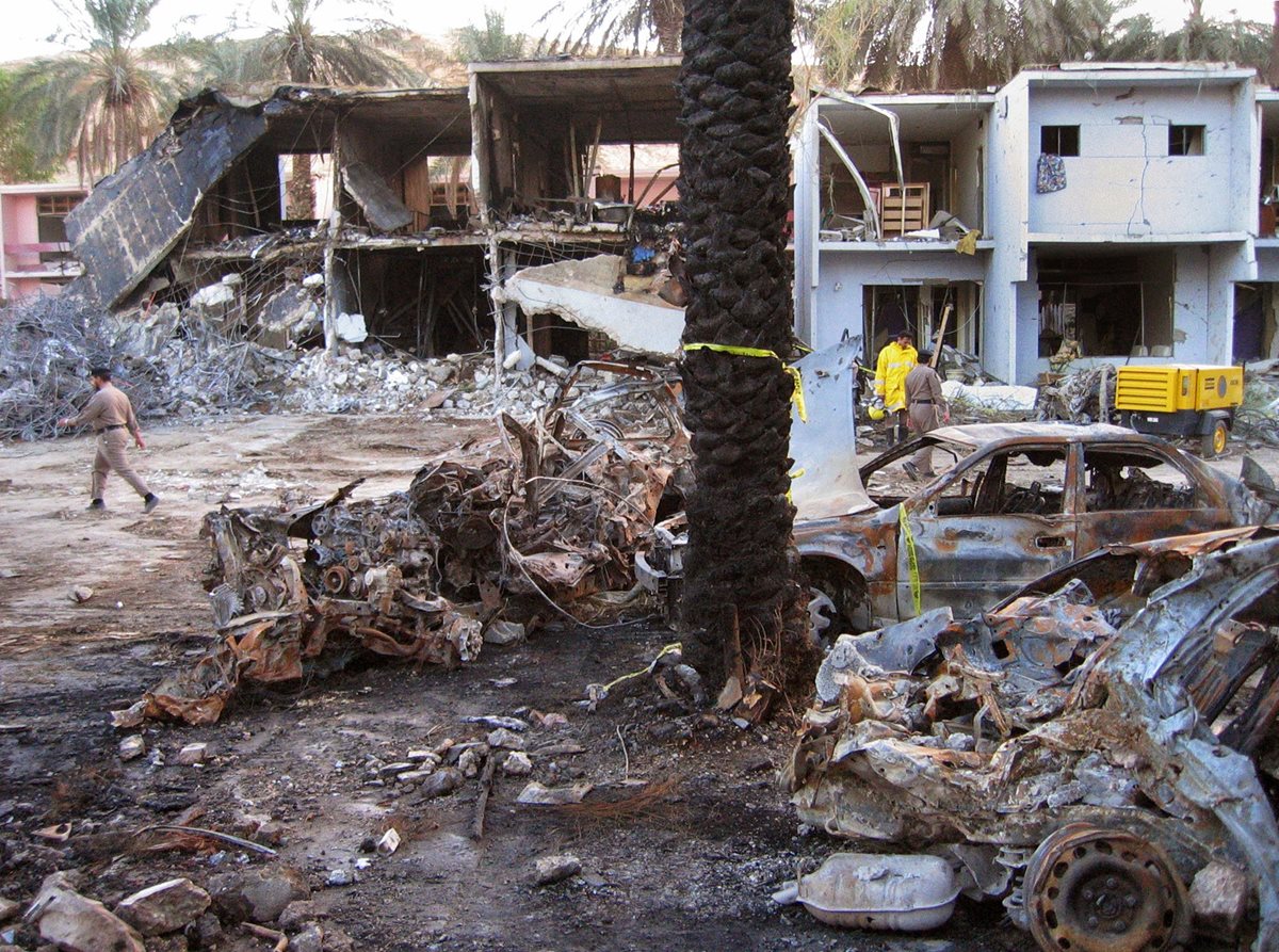 Así quedó un complejo residencial en Riad, Arabia Saudita luego de un ataque con explosivos el 8 de noviembre de 2003. (Foto: Hemeroteca PL)