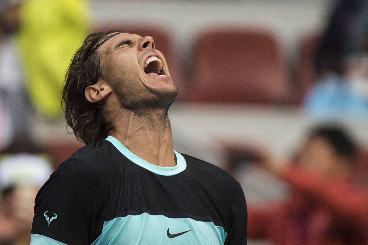 Rafa Nadal grita con euforia tras avanzar a la semifinal del Abierto de Pekín. (Foto Prensa Libre: AFP)