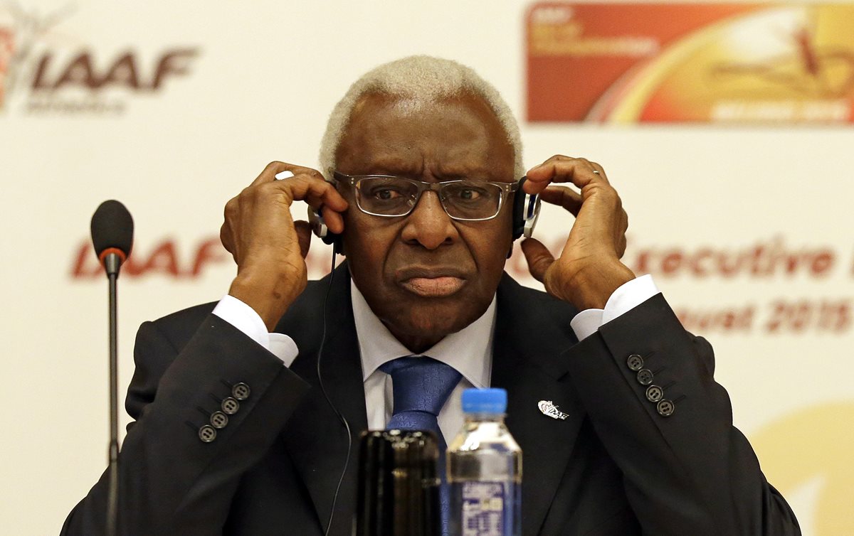 Lamine Diack está bajo custodia desde el pasado 1 de noviembre. (Foto Prensa Libre: AP)