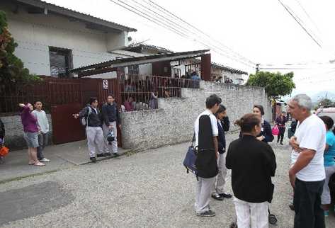 Estudiantes del colegio San Judas Tadeo, zona 13, fueron evacuados  en dos ocasiones, la semana recién pasada, por temor a  ataques de pandilleros.