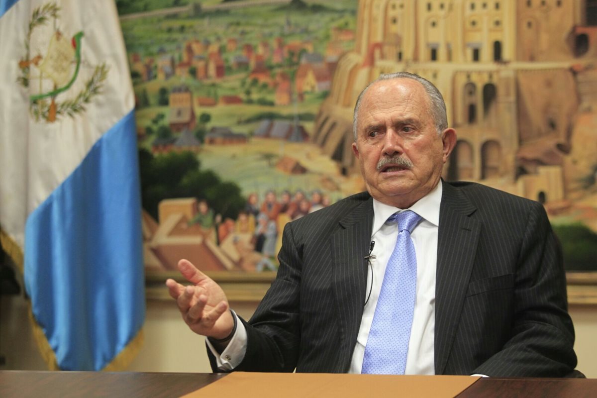 Suger reconoció que ha tenido varias reuniones con Torres y que está dispuesto a asesorarla, (Foto Prensa Libre: E. Bercian)