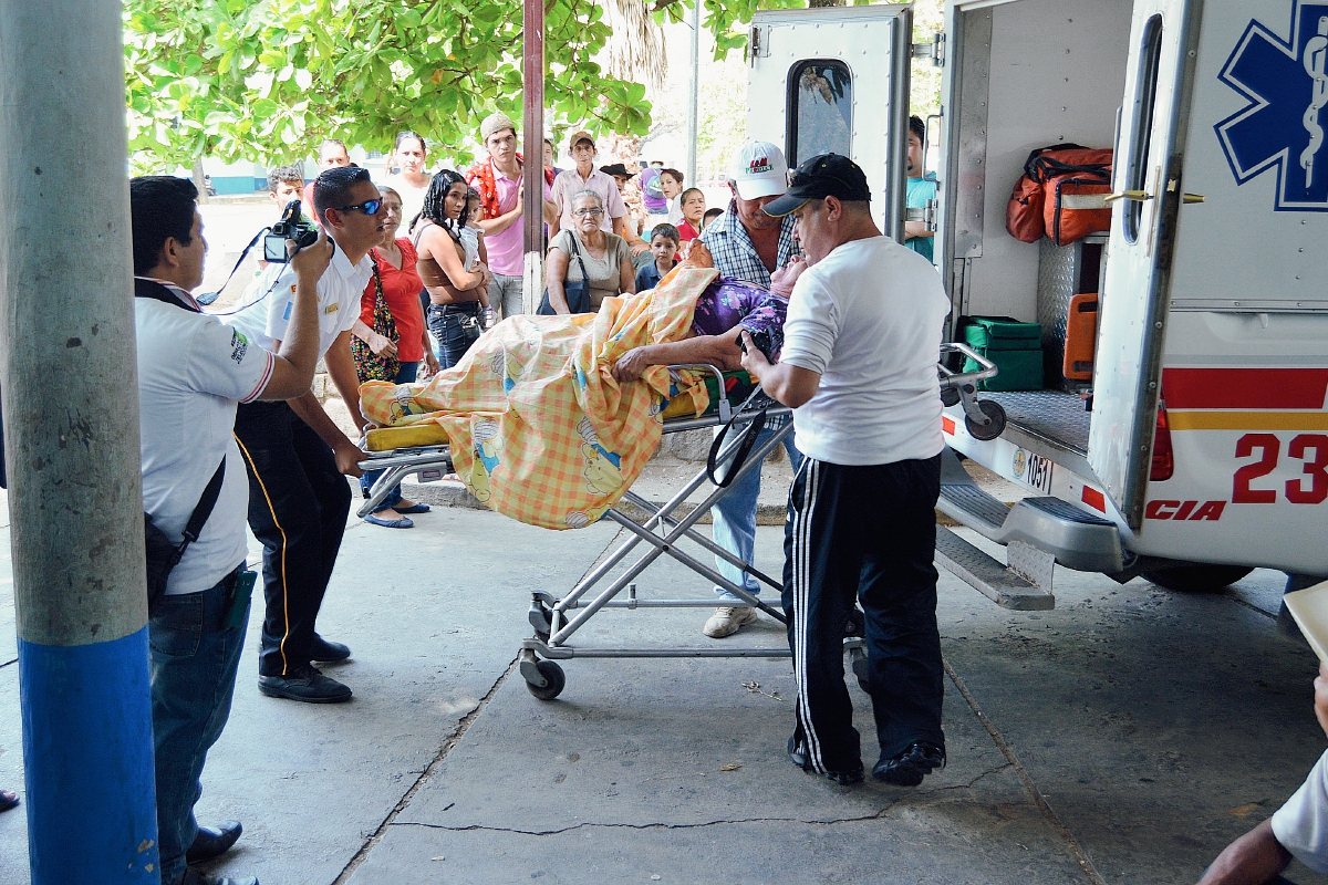 Las personas picadas fueron llevadas al Hospital Regional de Zacapa. (Foto Prensa Libre: Víctor Gómez)