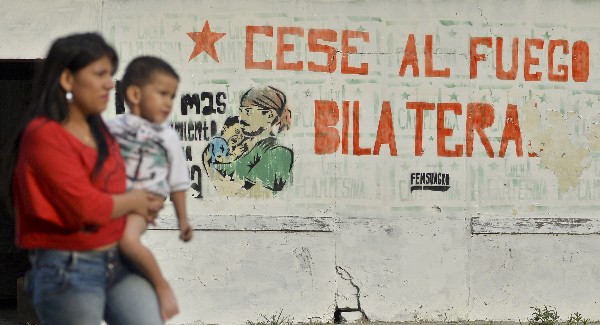 Un alto el fuego pone fin a una guerra de 52 años entre el Estado colombiano y las Farc.(Foto Prensa Libre:AFP).