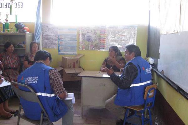 Entre Q60 y Q125 cobran los centros educativos con la aprobación de los padres de familia. (Foto Prensa Libre: PDH)