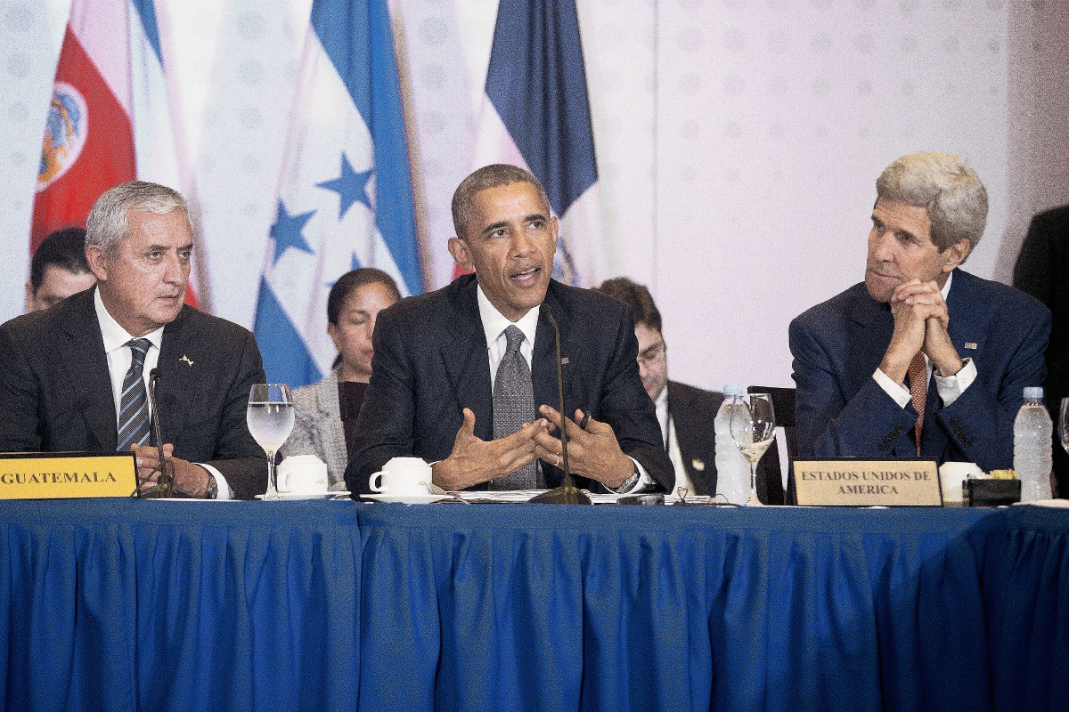 Presidente Pérez Molina acompañado de Barack Obama en Panamá.