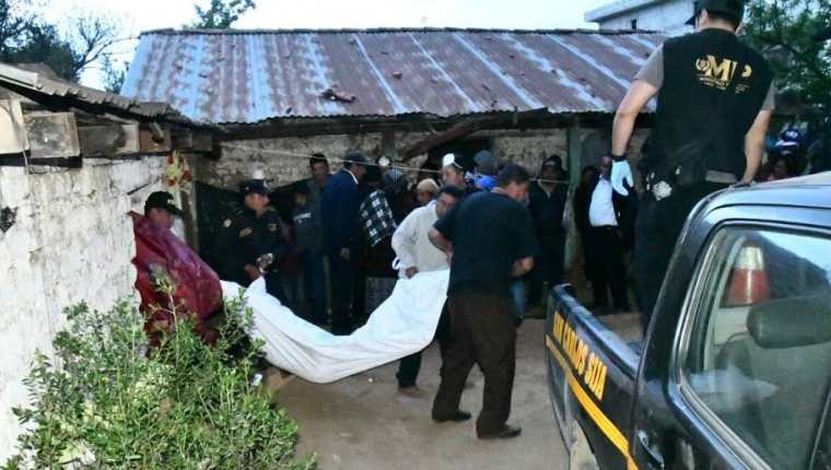 El MP Investiga la muerte de una madre y sus dos hijos, quienes fueron encontrados en su vivienda la tarde del pasado sábado en el caserío Los Cerritos. (Foto Prensa Libre: Hemeroteca)