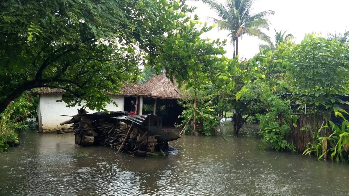 Una comunidad de Iztapa, Escuintla, inundada por las recientes lluvias. (Foto Prensa Libre: Hemeroteca PL)