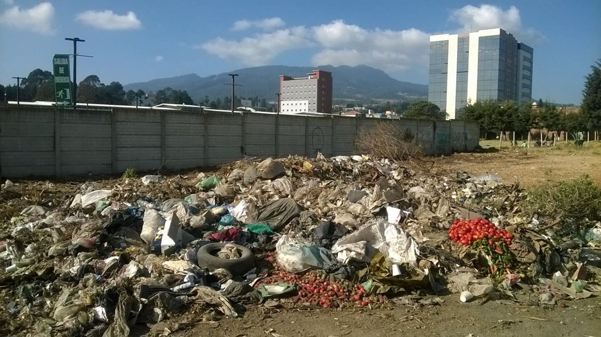 Los basureros clandestinos es uno de los problemas que falta resolver en Xela. (Foto Prensa Libre: María José Longo).