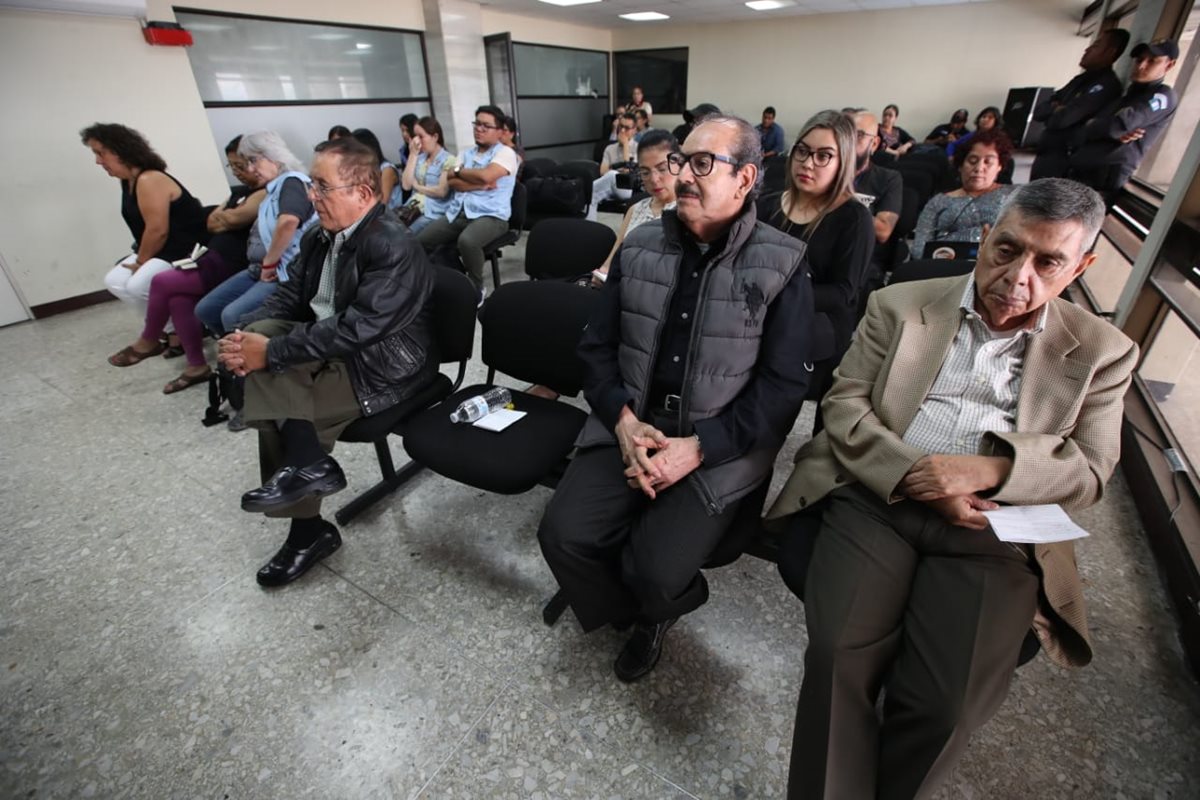 Los militares retirados en la audiencia de reparación del caso Molina Theissen. (Foto Prensa Libre: Paulo Raquec)