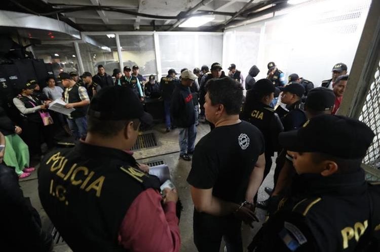 La banda de integrantes de la PNC fue desarticulada en agosto del 2018. (Foto Prensa Libre: Hemeroteca)