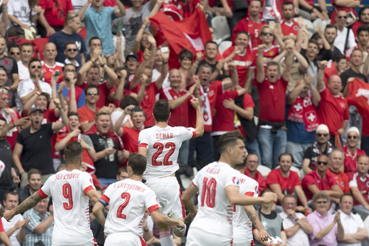 Schär salvó a Suiza de la derrota frente a la débil Albania. (Foto Prensa Libre: AFP)
