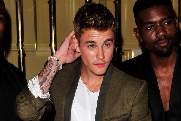 El cantante canadiente Justin Bieber sigue causando polémica. (Foto Prensa Libre: AP)