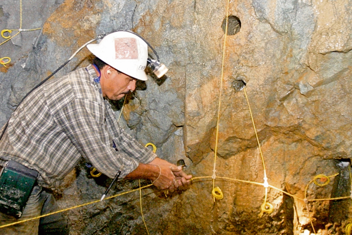 La industria extractiva deberá mejorar la entrega de información para continuar en la iniciativa EITI. (FOTO PRENSA LIBRE: ADOLFO MEJIA)