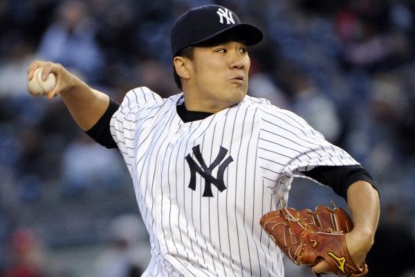 Masahiro Tanaka lanza en el primer inning del juego ante los Orioles. (Foto Prensa Libre: AP)