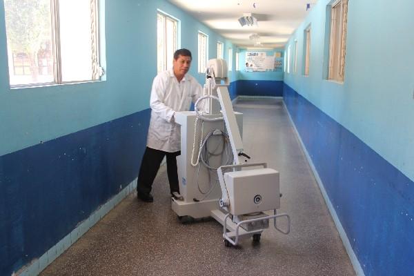 Un aparato móvil de rayos X es parte  del equipo   que recibió  el Hospital Nacional de Sololá, para mejorar la atención de los pacientes.