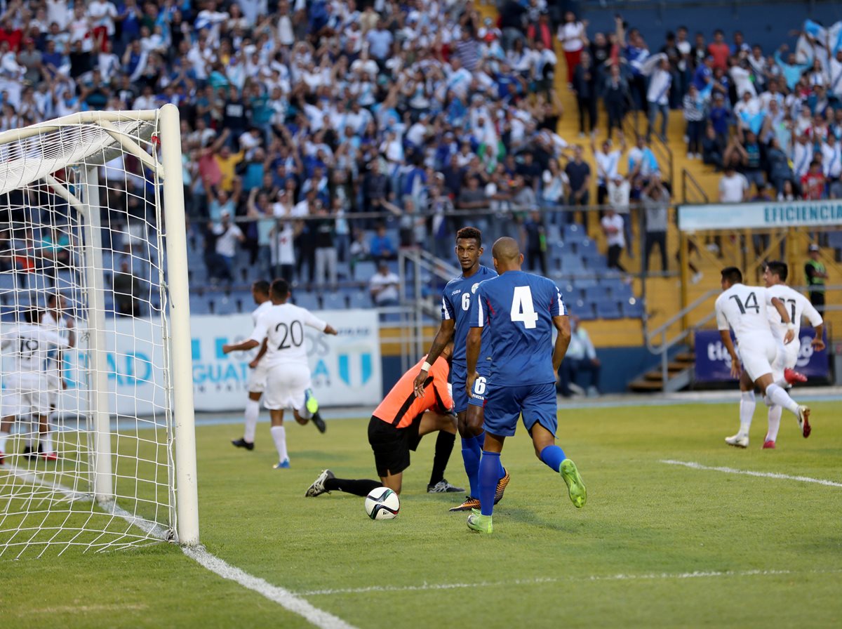 Guatemala vivió una gran fiesta en el estadio Doroteo Guamuch Flores. (Foto Prensa Libre: Edwin Fajardo).