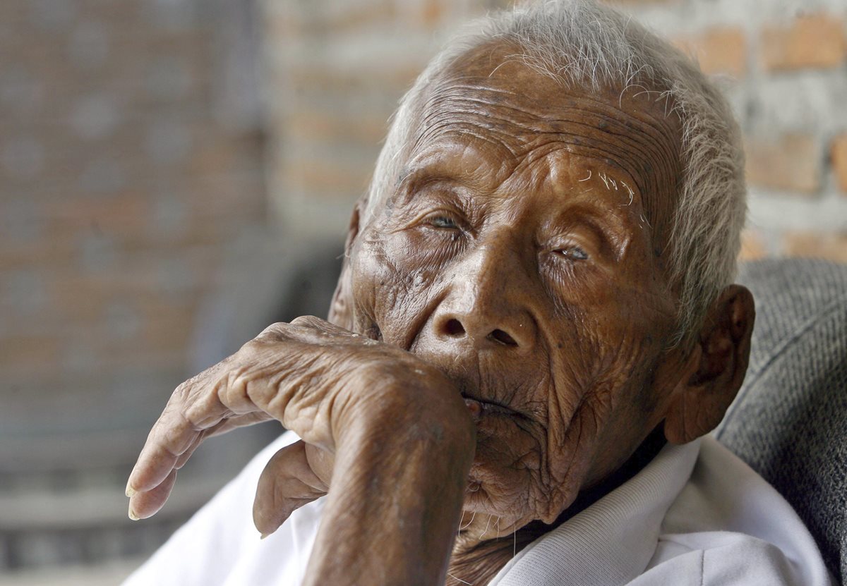 Sodimejo alias "Mbath Gotho", asegura tener 145 años de edad. (Foto Prensa Libre: EFE).