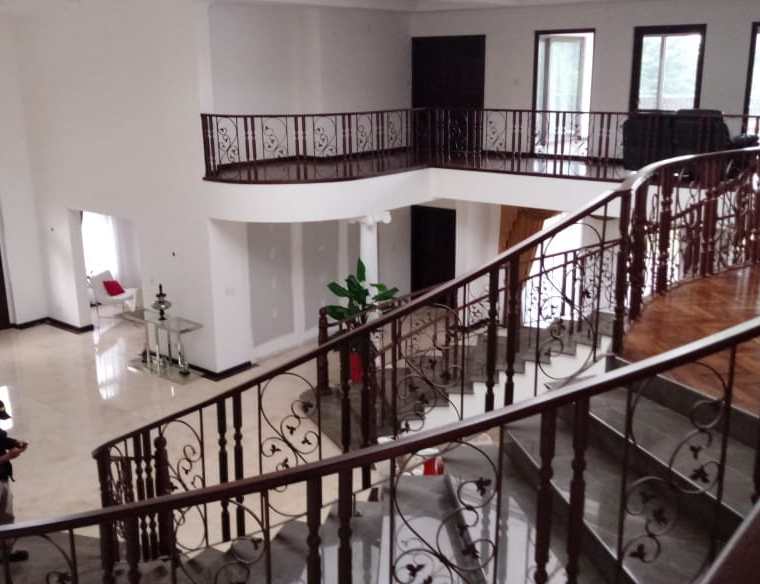 La residencia tiene piso de madera y acabados finos. (Foto Prensa Libre: MP)