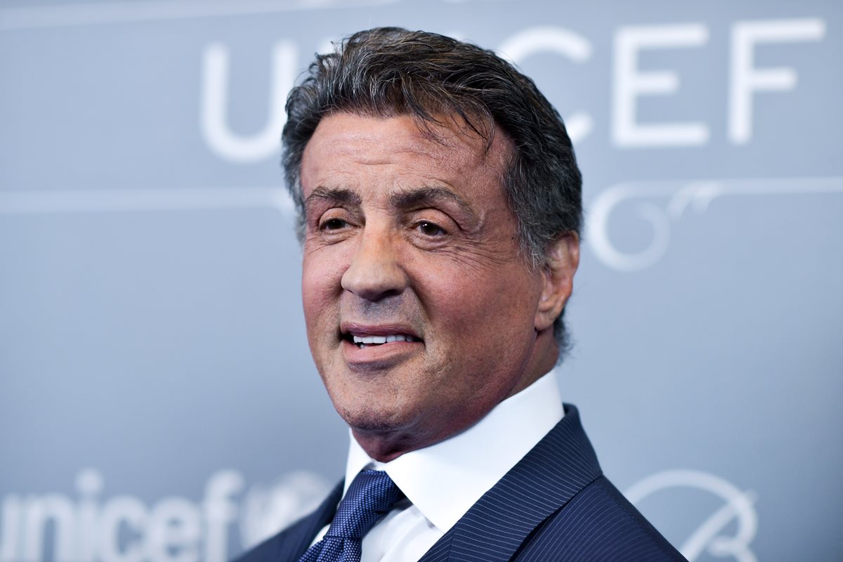 El actor Sylvester Stallone subasta artículos que utilizó en sus filmes. (Foto Prensa Libre: AP)