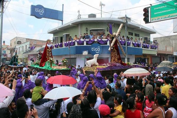 Encuentro de imágenes de Jesús y la Virgen María en Jalapa. (Foto Prensa Libre: Hugo Oliva)<br _mce_bogus="1"/>