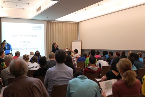 Luis Carlos Rivero participó en la reunión técnica del maratón de Dusseldorf. (Foto Prensa Libre: Fernando López)