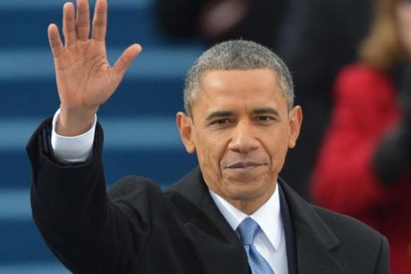 El presidente Barack Obama saluda en su ceremonia de investidura el 21 de enero de 2013 en Washington DC. (Foto Prensa Libre: AFP)
