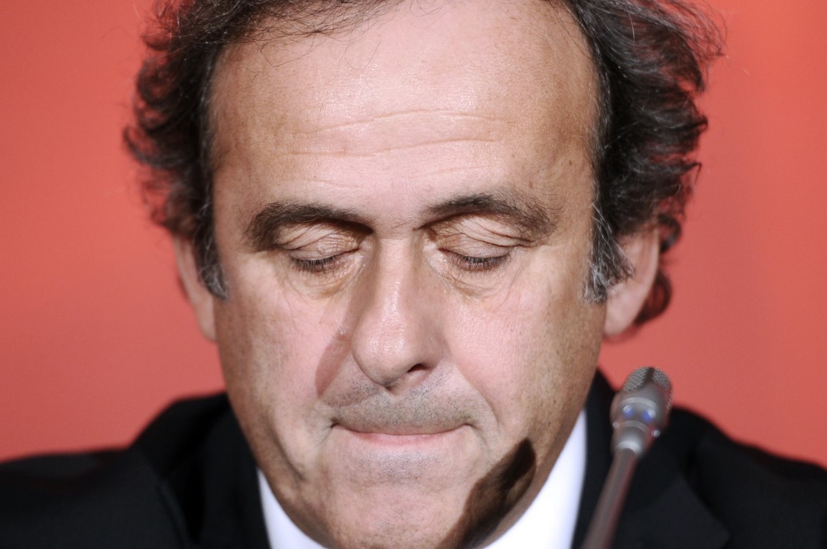 El francés Michel Platini seguirá suspendido de sus funciones como presidente de la UEFA por decisión del TAS. (Foto Prensa Libre: AFP)