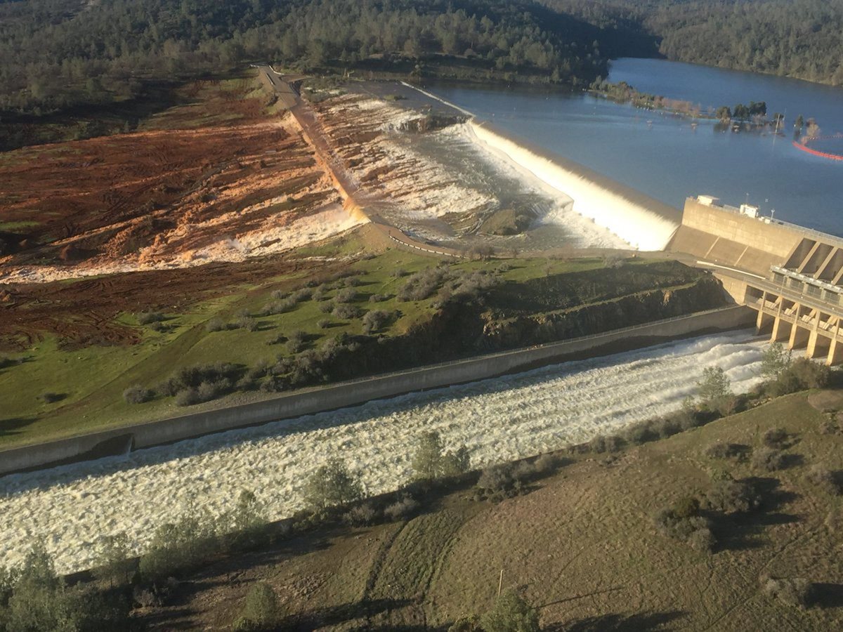 Vista aérea de la represa Oroville dañado por la erosión en California, EE.UU. (Foto Prensa Libre:EFE).