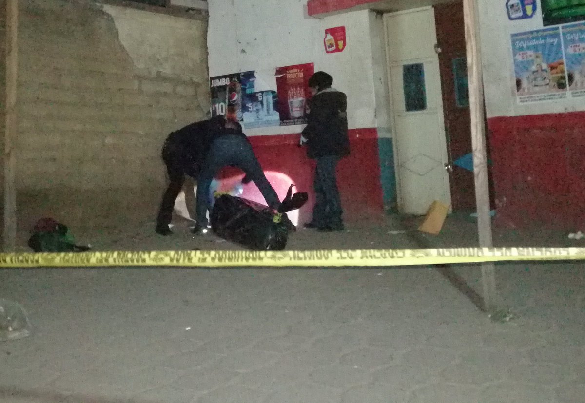 Albañil es atacado a balazos frente a una cantina en Xela