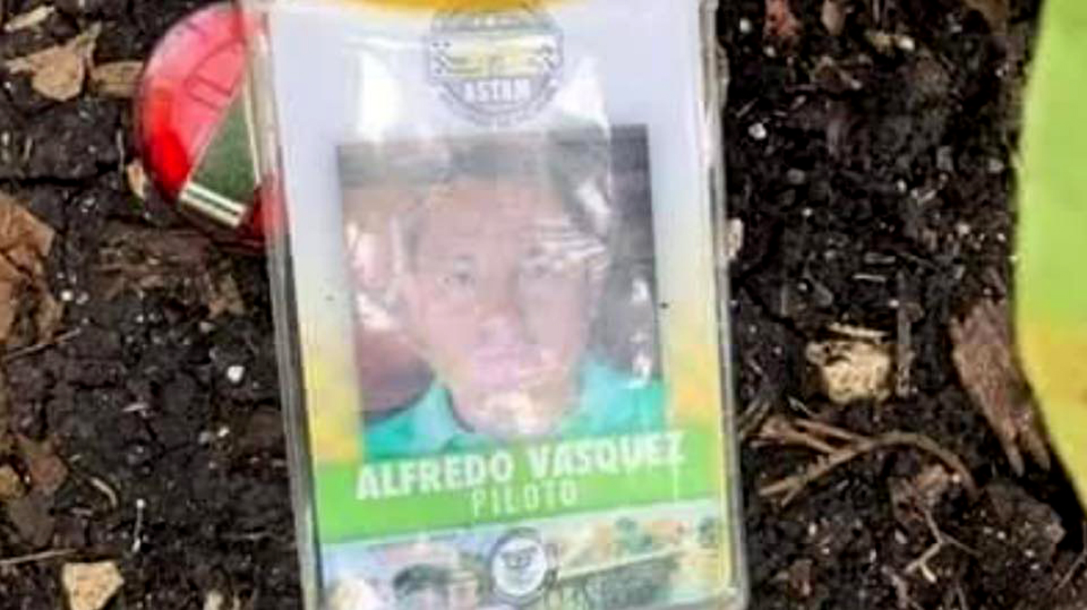 Este carné fue hallado en el lugar donde las autoridades hallaron dos personas muertas dentro de un vehículo, en Melchor de Mencos, Petén. (Foto Prensa Libre: Dony Stewart)