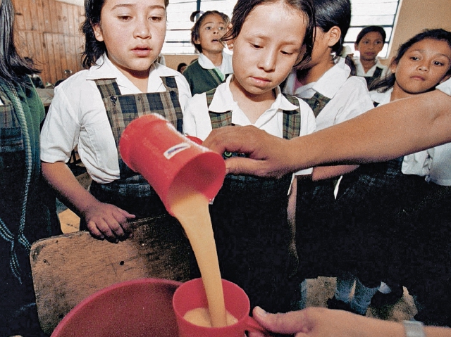 En muchas escuelas de la provincia los escolares todavía no reciben refacción escolar. (Foto Prensa Libre: Hemeroteca PL)