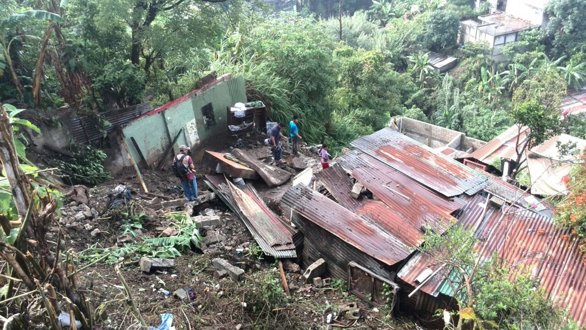 La casa de la familia Mungía Gómez fue construida en una ladera al final de la colonia Bran I, zona 6 de Mixco, (Foto Prensa Libre: É. Ávila)