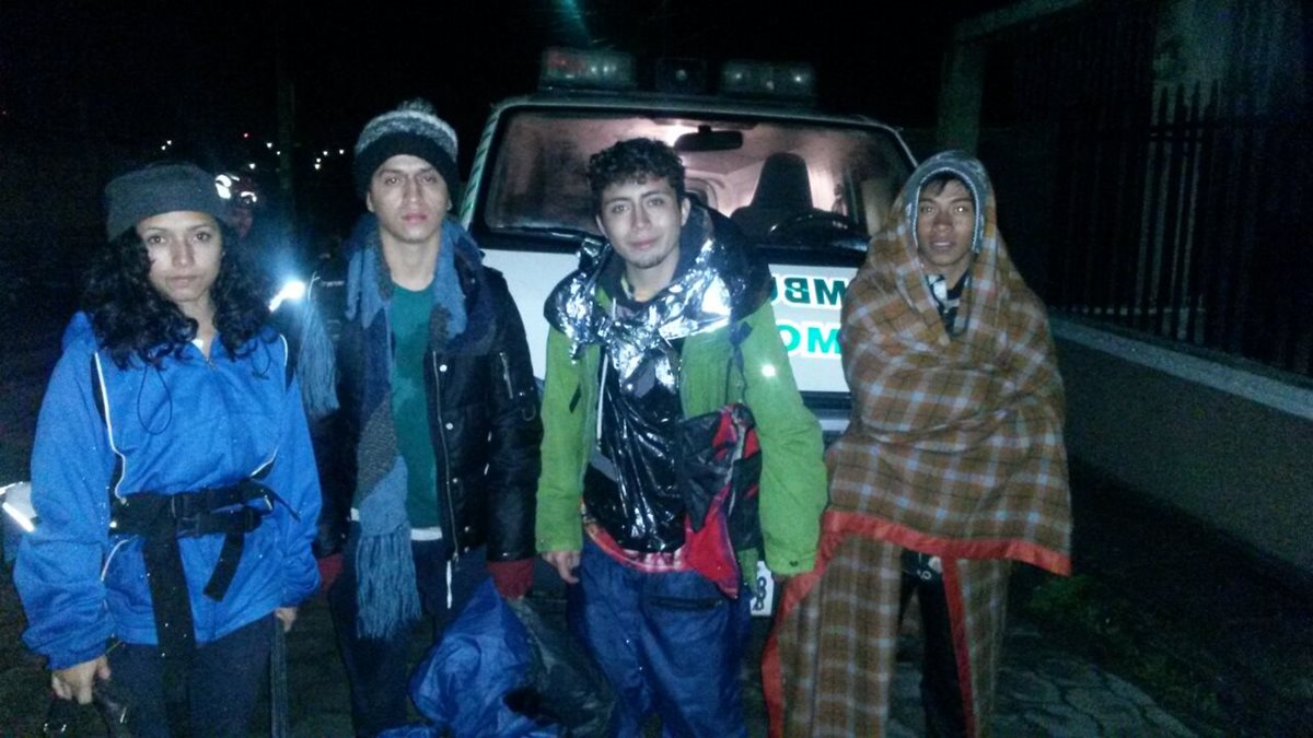 Durante más de cinco horas los cuatro excursionistas permanecieron perdidos en el volcán Santa María, Quetzaltenango. (Foto Prensa Libre: César Chávez, CBMD)