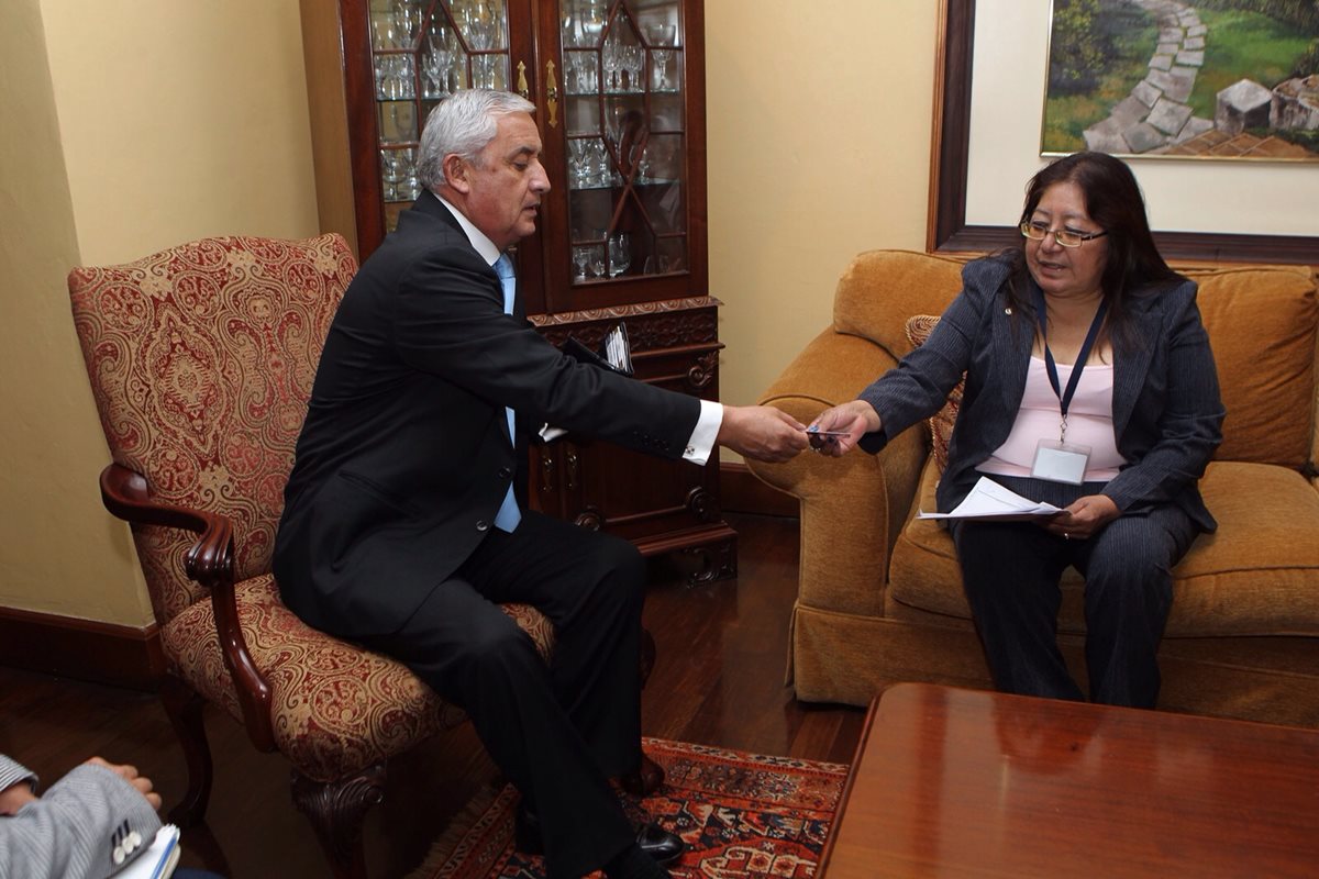 La jueza Carmen Pocón confirma que Otto Pérez Molina está en Casa Presidencial. (Foto Prensa Libre: Presidencia)