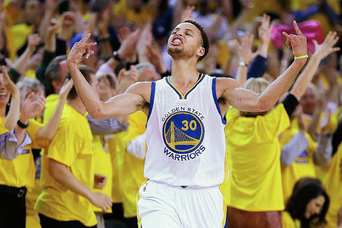 Stephen Curry es el jugador que más camisetas ha vendido. (Foto Prensa Libre: AP).