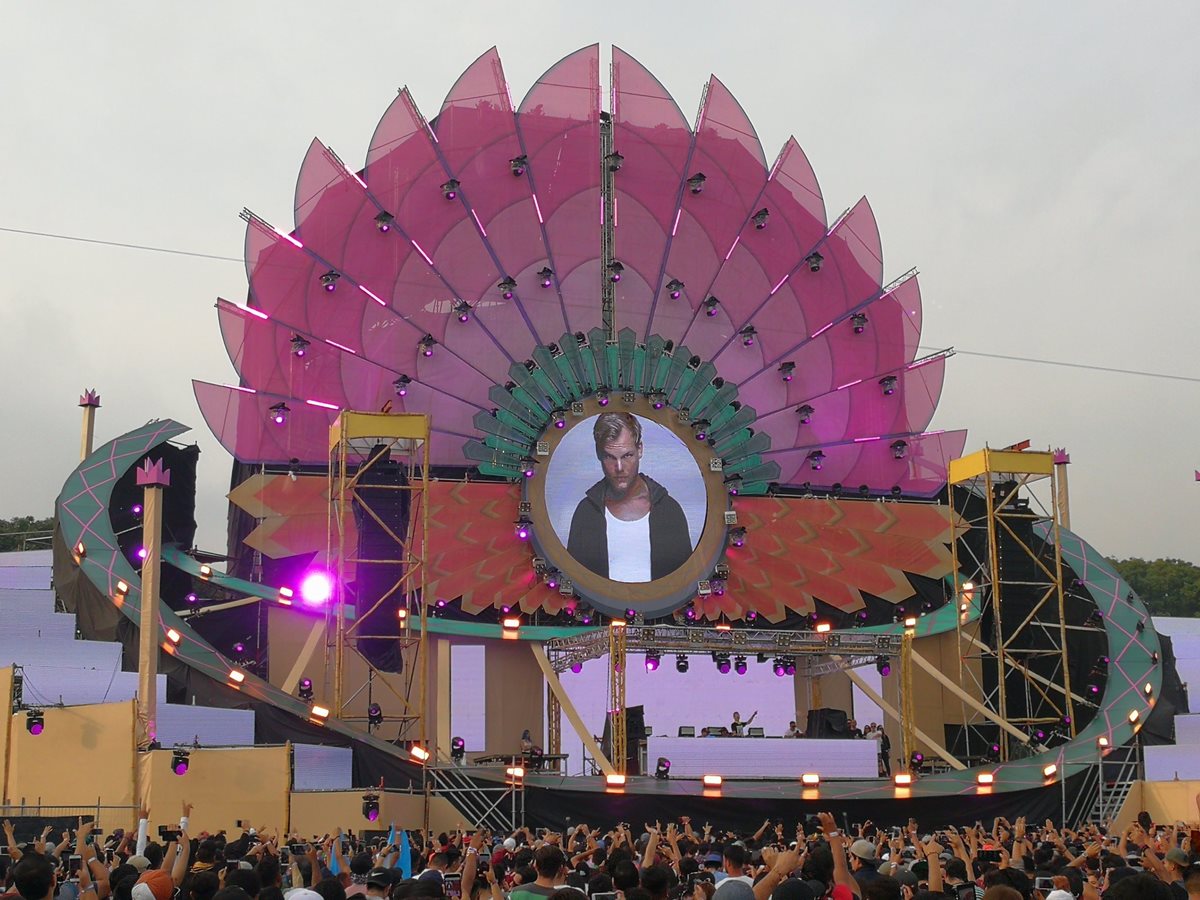 Como muchos esperaban, en el Empire Music Festival (EMF) se le rindió homenaje al DJ sueco Avicii, fallecido en abril pasado. (Foto Prensa Libre: Keneth Cruz).