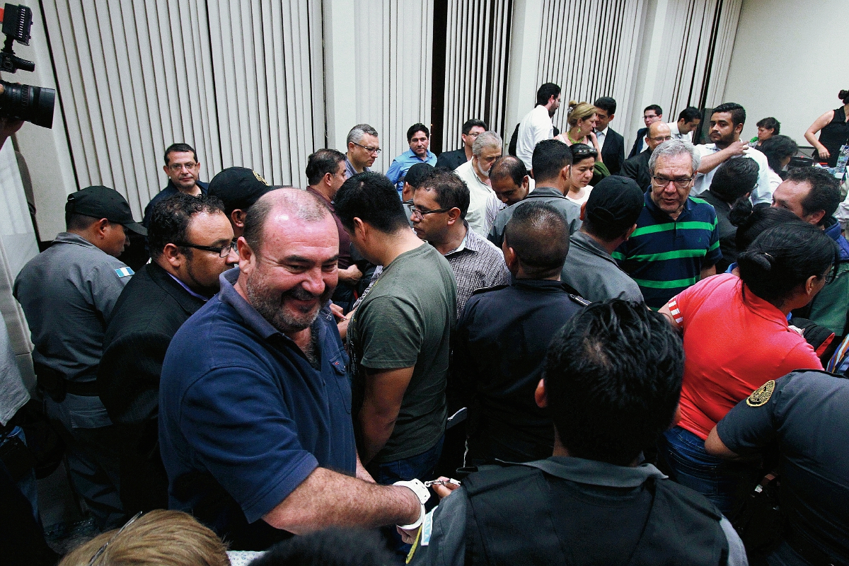 Presunto implicados en la red La Línea, en la Torre de Tribunales. (Foto Prensa Libre: Hemeroteca).